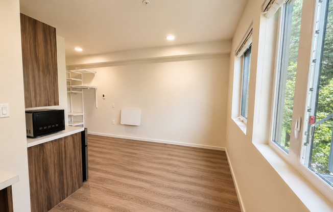 Studio, 1 bath, 175 sqft, $1,195, Unit 404