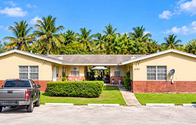 6101 Pierce St Hollywood, FL 33024