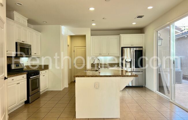 SW Escondido, 21654 Saddle Bred Ln, Nice Views, 6 Solar Panels, Granite Counters, AC, 2 Car Garage.