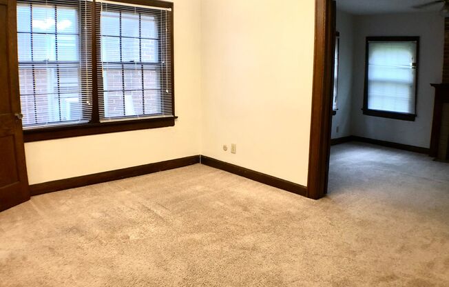 1 bed, 1 bath, $850, Unit D