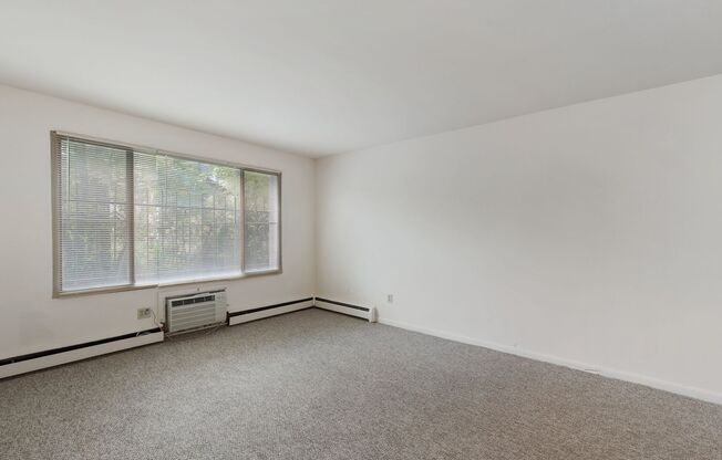2 beds, 1 bath, 650 sqft, $1,025, Unit 305