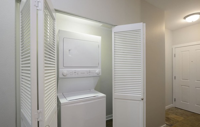 Washer Dryer at Newberry Square Apartments, Washington