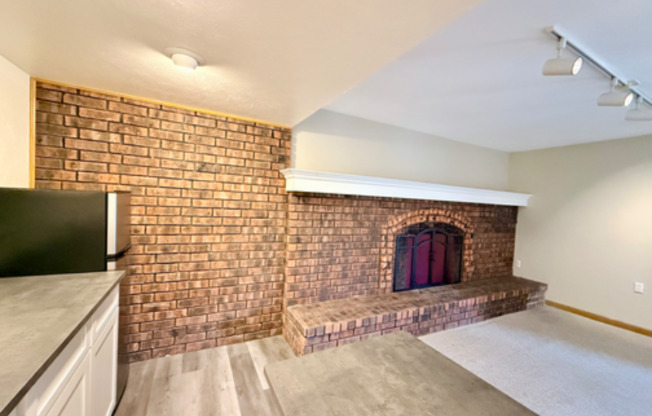 301 W MANGRUM DR