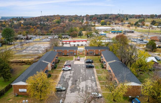 Your Dream Home Awaits! Spacious 2 Bed, 1.5 Bath Apartment in Prime Location near Downtown Van Buren