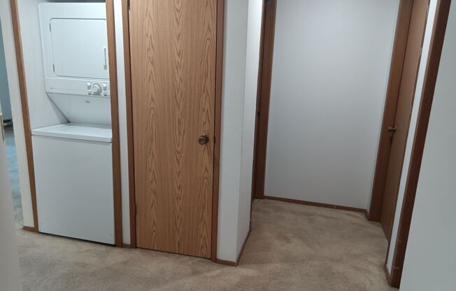 2 beds, 1 bath, 900 sqft, $1,150, Unit 204