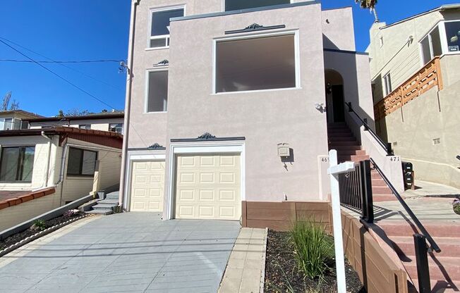 2 Bed 1 Bath Duplex W/ Garage