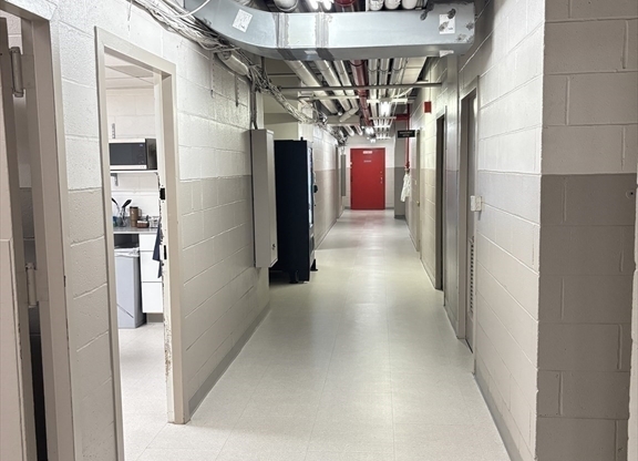 1 bed, 1 bath, 823 sqft, $3,600, Unit 7O