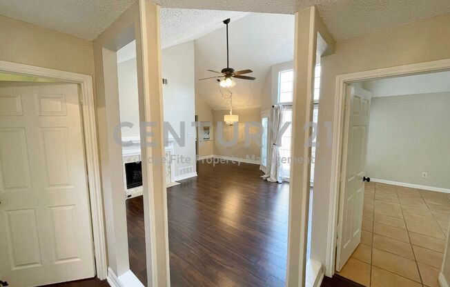 Adorable Victorian Style 3/2/2 in Dallas For Rent!