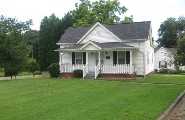 Quaint Home for Lease w/ spacious Yard