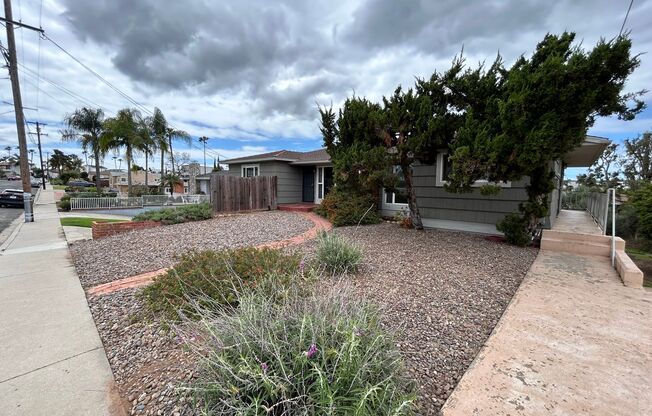 5 Bedroom, 3 Bath in College Area!!