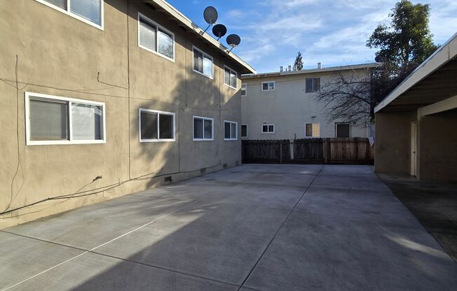 2 beds, 1 bath, $2,395, Unit 2