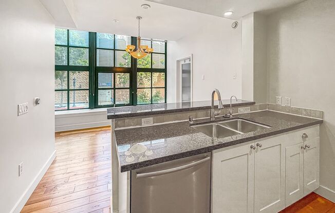 2 beds, 2 baths, $4,250