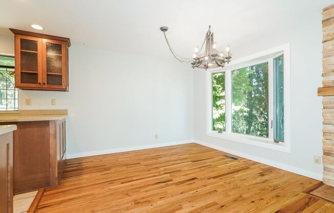 Beautiful 4 bed 2.5 bath Lake Forest Park $4000/mo.