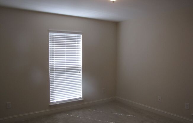 1 bed, 1 bath, 750 sqft, $1,060, Unit G02