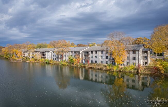 2 beds, 1.5 baths, 884 sqft, $1,275, Unit 305