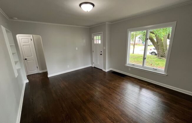 **REMODELED 2-BEDROOM HOUSE IN NORTH COLUMBUS!!**