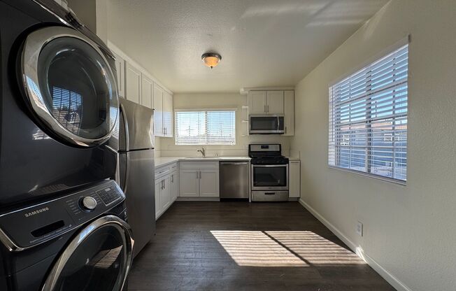 2 beds, 1 bath, $2,500, Unit D