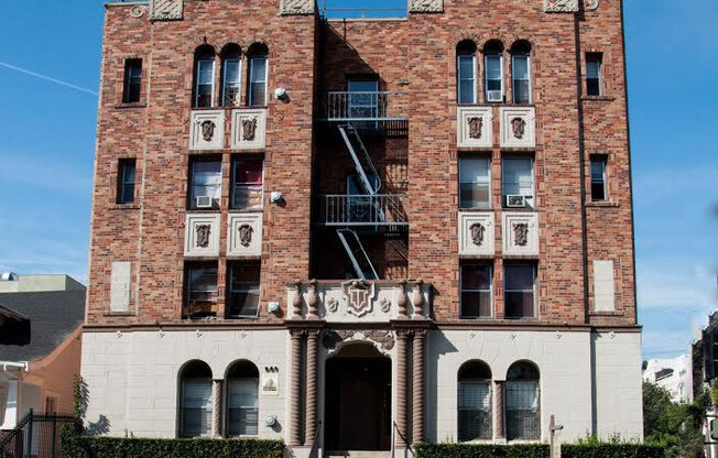 IRO - Irolo Apartments