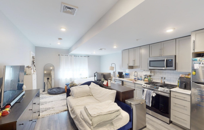 Studio, 1 bath, 450 sqft, $2,675, Unit 307