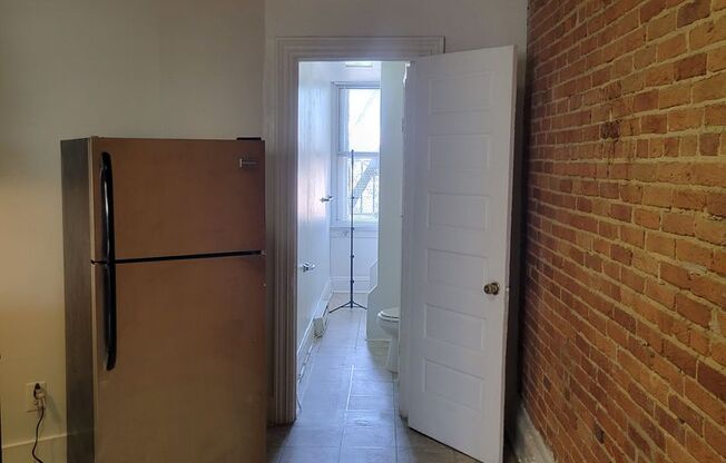 Studio, 1 bath, 450 sqft, $1,149, Unit 50-3