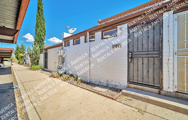 1023 N BEDFORD DR
