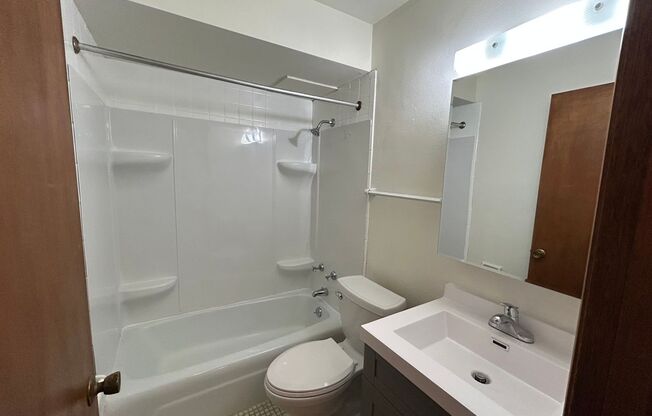 2 beds, 1 bath, $995, Unit 1851-102
