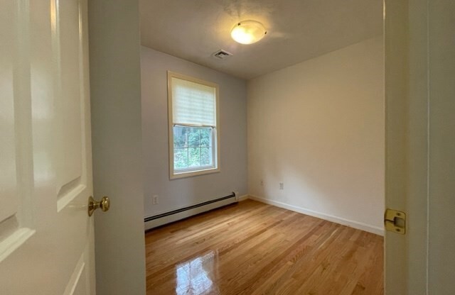 4 beds, 2 baths, 1,590 sqft, $4,300