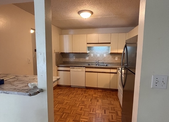 2 beds, 2 baths, 1,055 sqft, $2,400, Unit 318