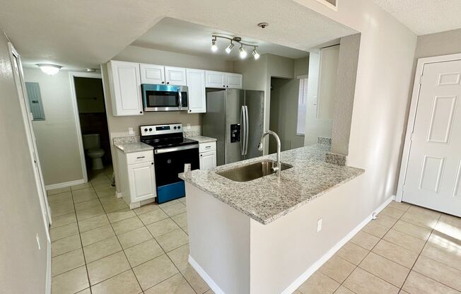 Beautiful bright updated 3/2 condo in Altamonte