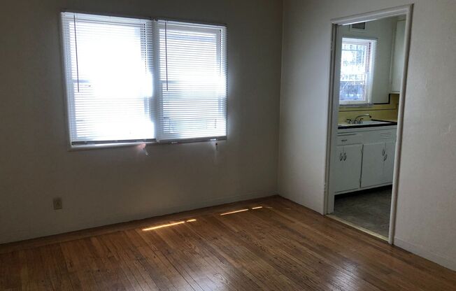 This is a great studio apartment, with nice hardwood floors