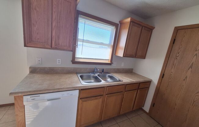 3 beds, 2 baths, $1,495