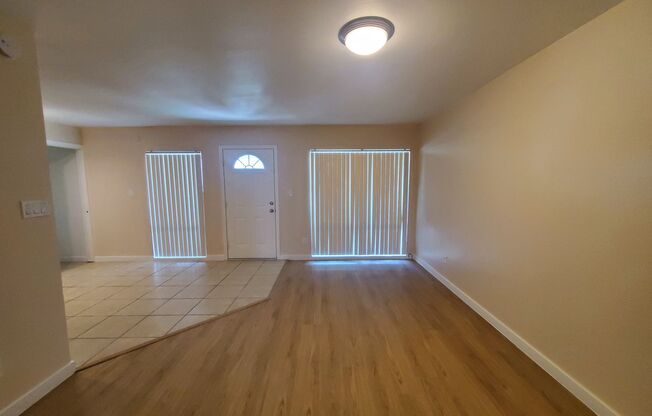 2 beds, 1 bath, 850 sqft, $1,395, Unit 214