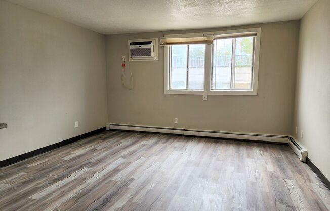 Studio, 1 bath, 355 sqft, $650, Unit 34