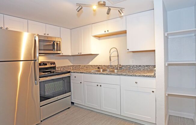 Move In Specials -  Renovated Apartments! - MUST SEE!!!