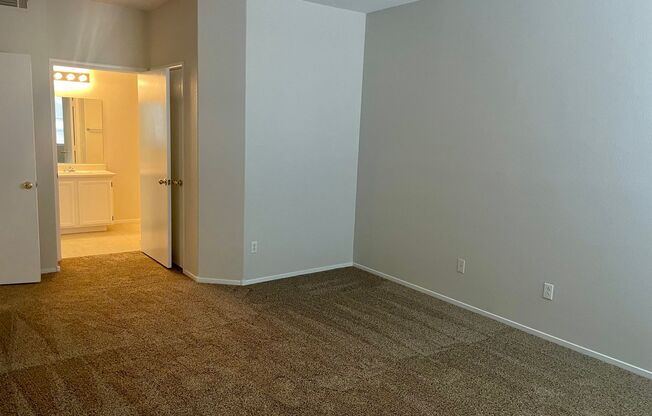 3 beds, 2 baths, $1,695, Unit # 1008