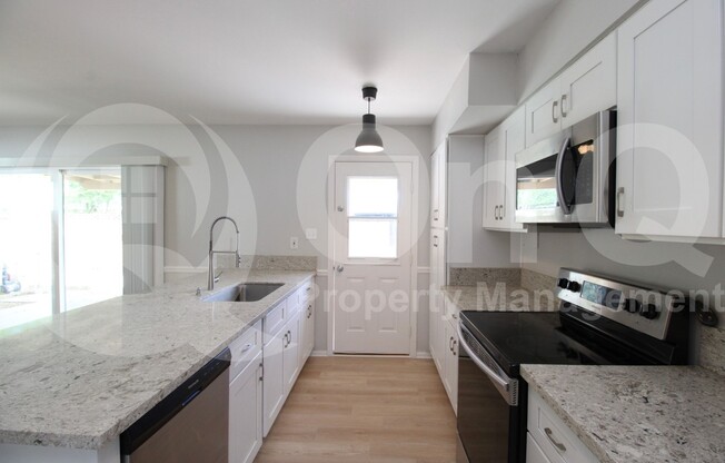 537 E LAGUNA DR