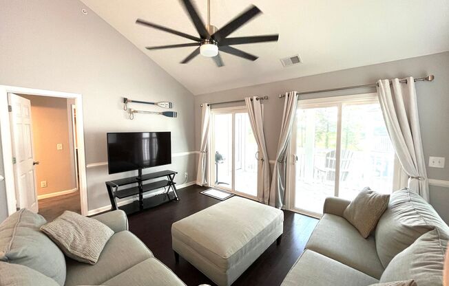 2 beds, 2 baths, $1,395, Unit Unit #303