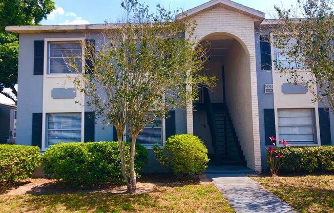 MOVE IN JUNE! WATER INCLUDED! In Windmill Point- 1st floor 2X1 condo with all tile floors!! Nice SS/black appliances! Open dining/living area!