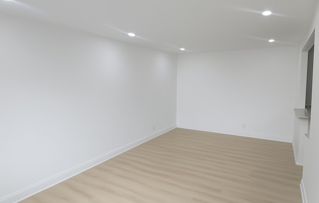 278 E 55 ST