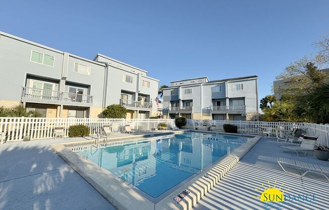 Lovely 2 Bedroom Waterfront Condo!