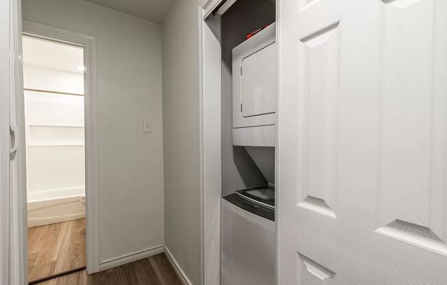 1 bed, 1 bath, $1,095, Unit 3106