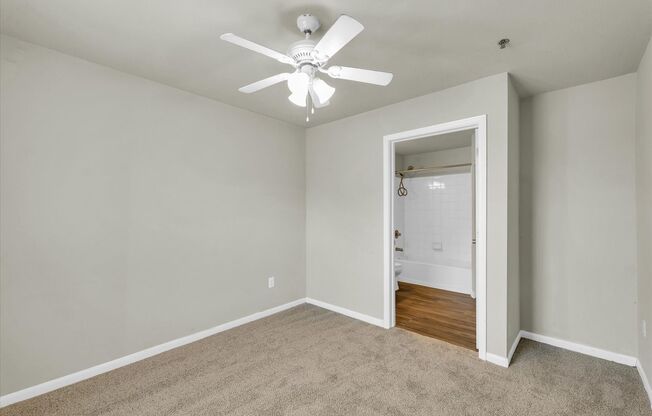 3 beds, 3 baths, 1,022 sqft, $1,369, Unit 13-302