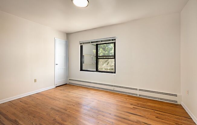 1 bed, 1 bath, 700 sqft, $1,595, Unit B306