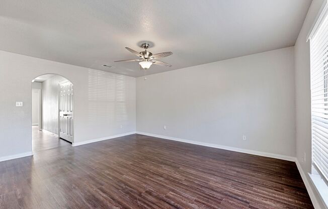 3 beds, 2 baths, 1,110 sqft, $1,495, Unit T350-101