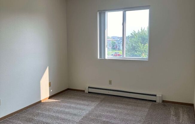 2 beds, 2 baths, $1,075, Unit 1704-305