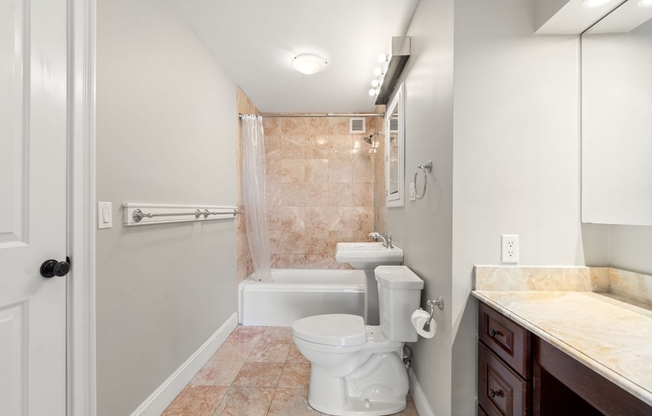 1 bed, 1 bath, 880 sqft, $4,200, Unit 15E