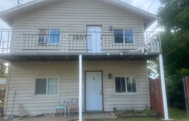 1207 N ROSS AVE