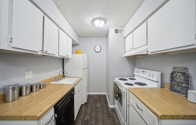 1 bed, 1 bath, 700 sqft, $729, Unit 503