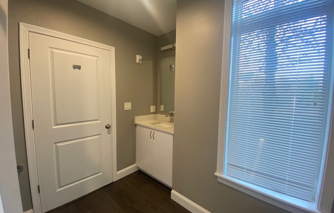 1 bed, 1 bath, 800 sqft, $2,700, Unit 107