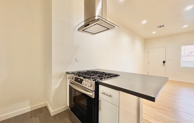 518 3/4 N MARIPOSA AVE